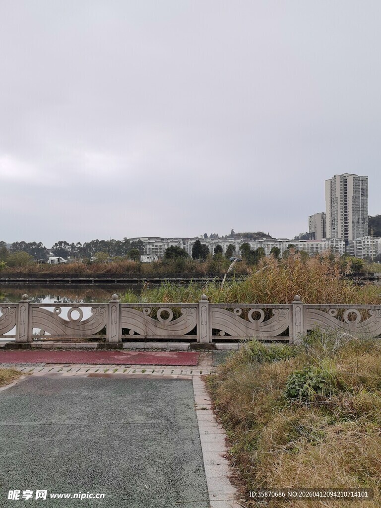 城郊空地景观