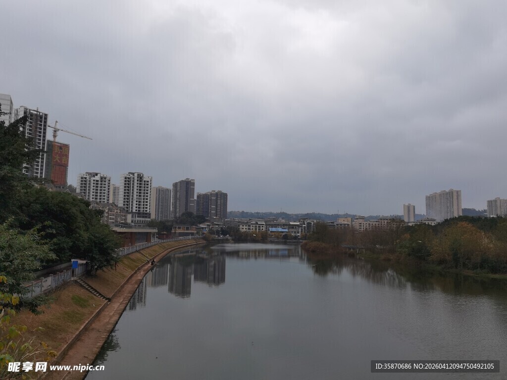 城市河畔风景