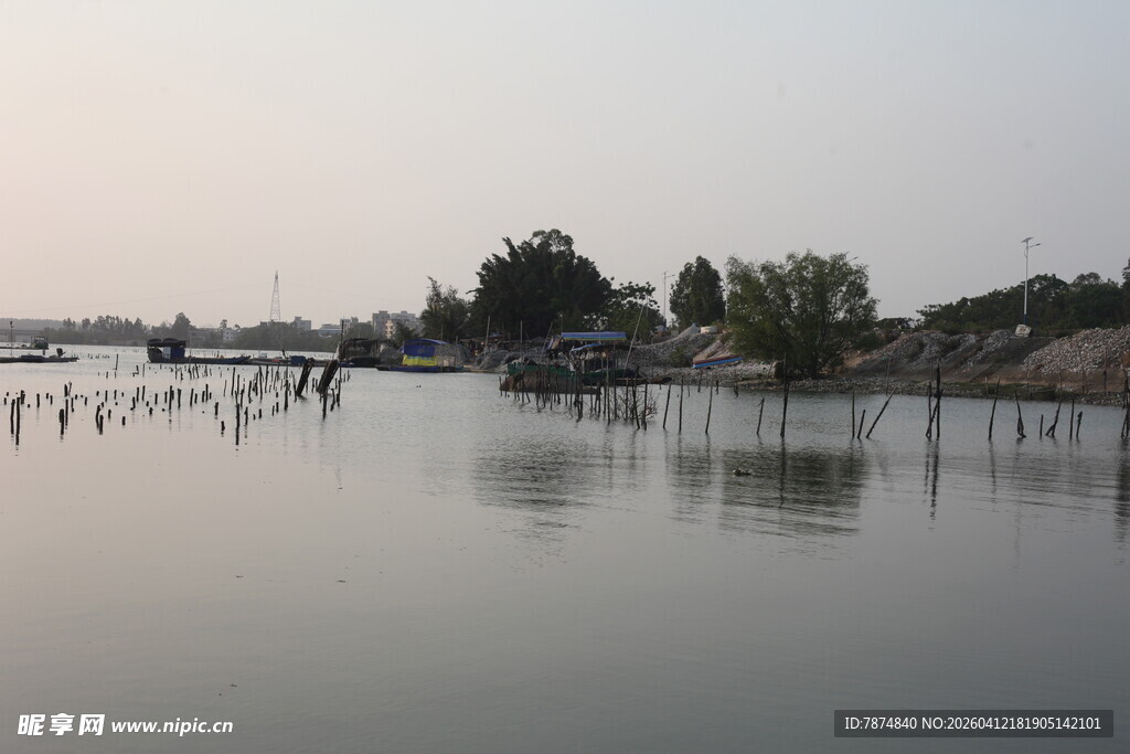 湛江宁静水边景致