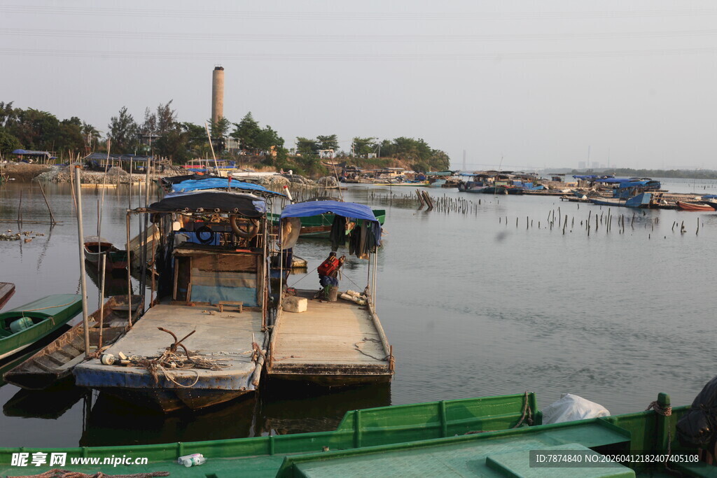 湛江水上码头船只停靠景象