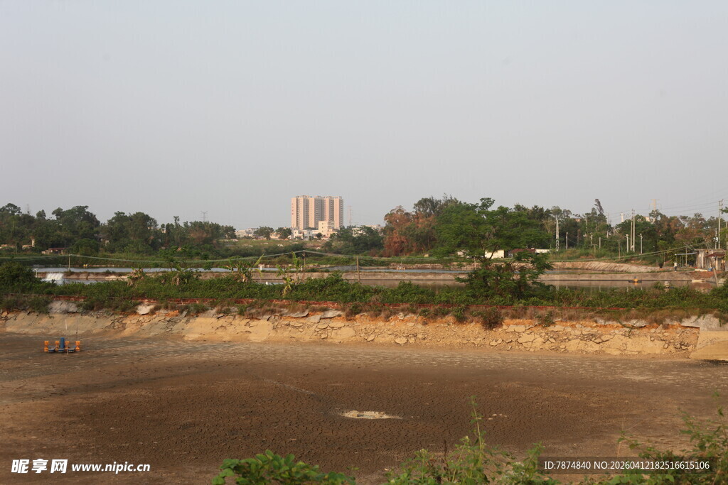 湛江城郊荒地景象