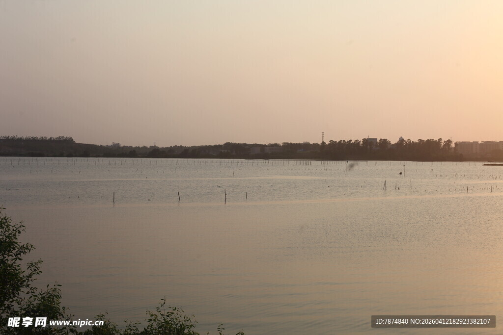 湛江湖畔黄昏美景