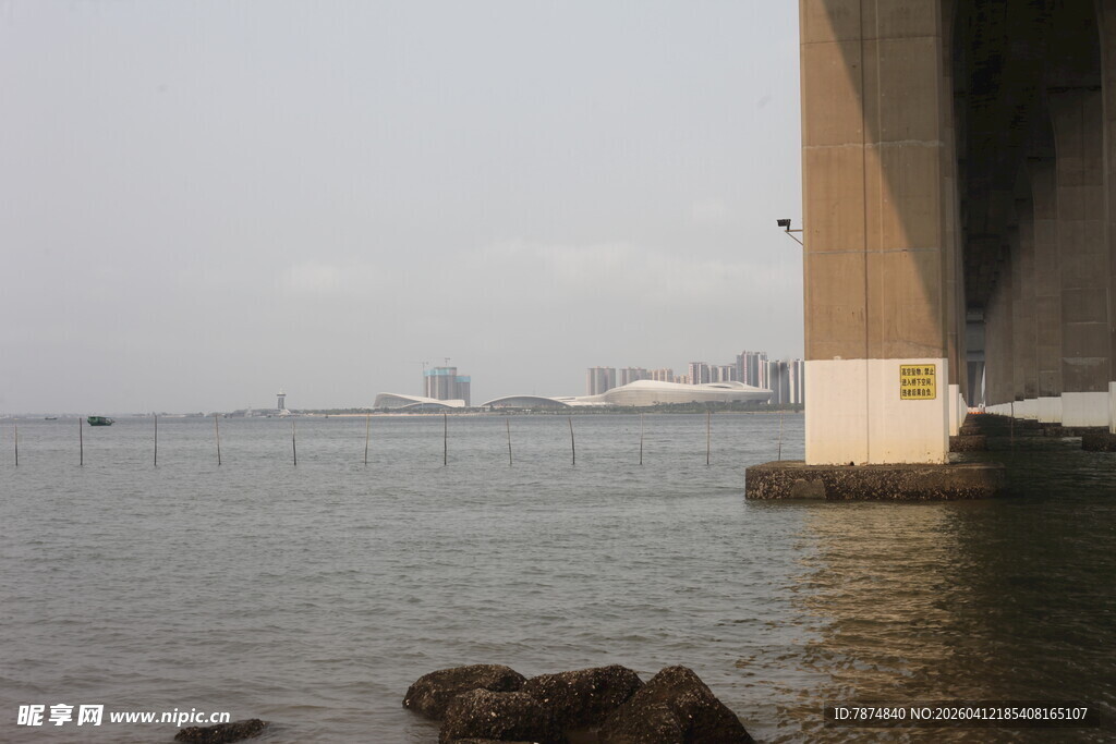 湛江桥下江畔风景