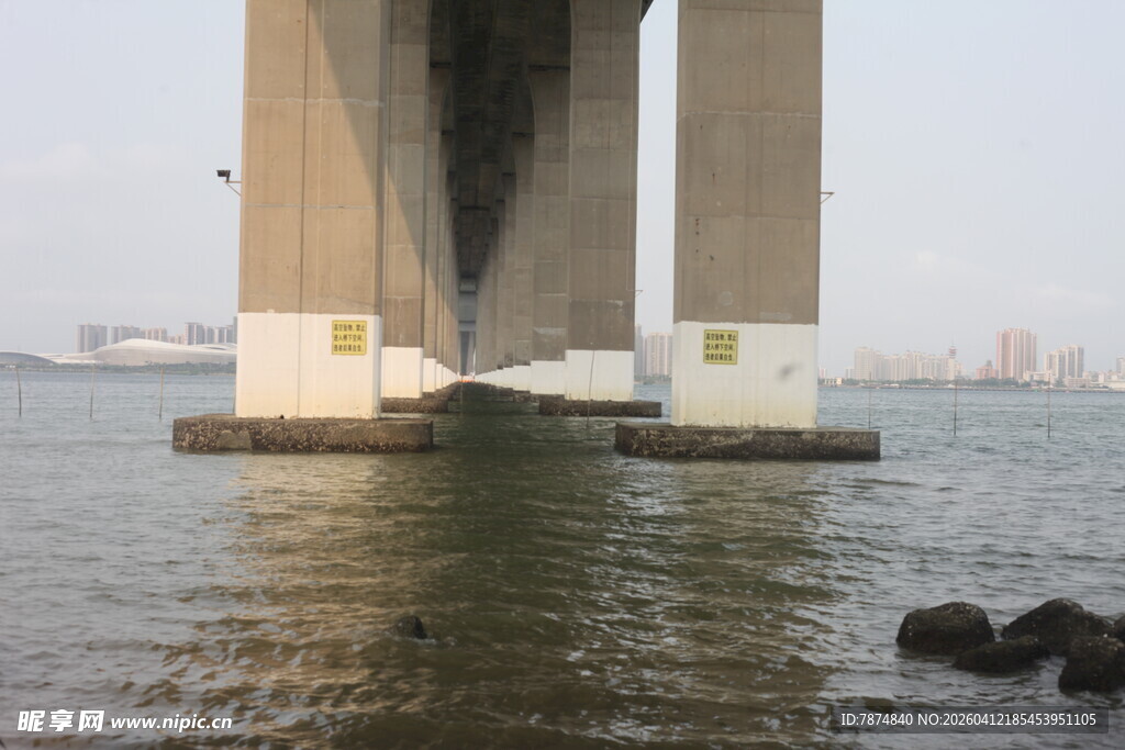 湛江桥梁底部近景