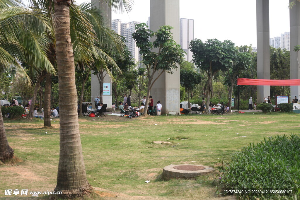 湛江城市公园中的休闲景致