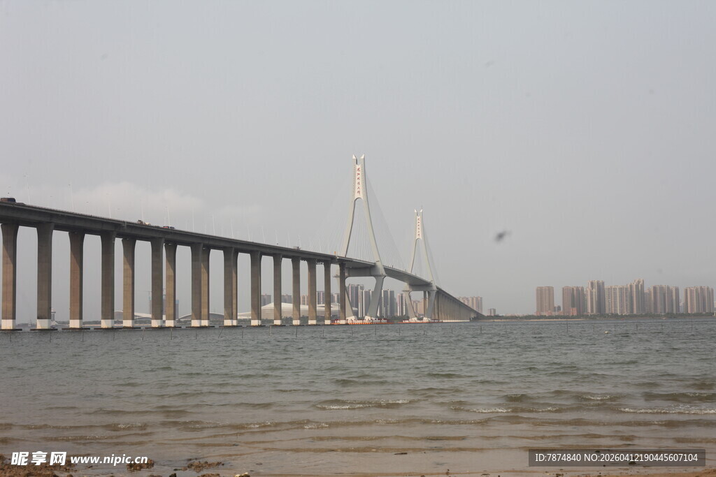 湛江跨海大桥横跨海面