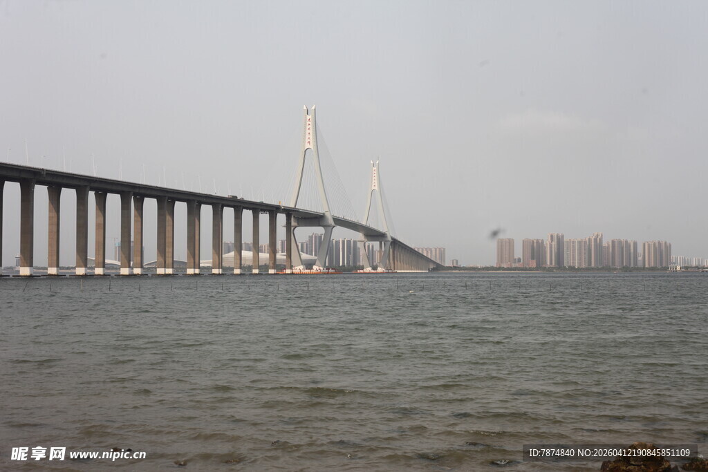 湛江海上大桥横跨水域景观