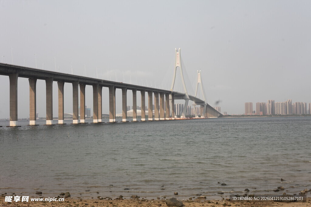 湛江跨海大桥横跨广阔水域