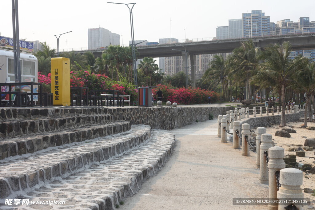 湛江城市景观中的石砌步道