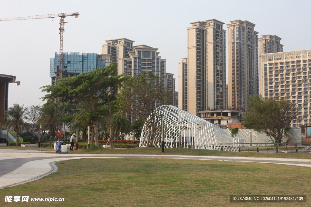 湛江城市公园中的现代景观建筑