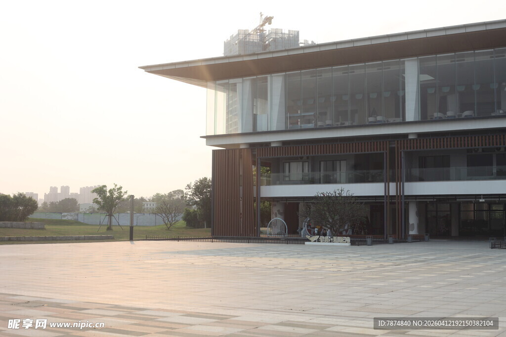 湛江现代建筑外观 开阔广场
