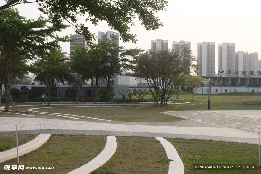 湛江城市公园中的休闲步道