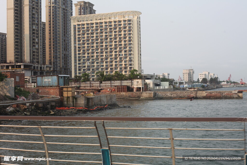 湛江海滨城市建筑与水域景观