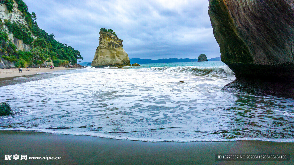 海边岩石美景