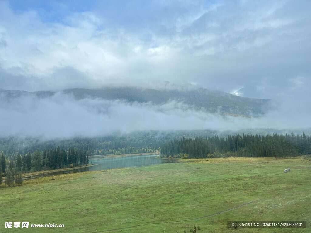 草原云雾景观
