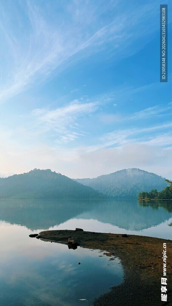 宁静山水湖面风光美景