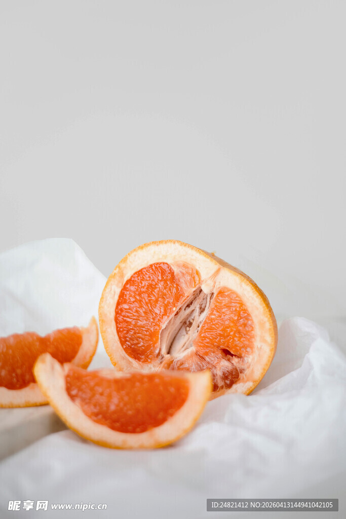 切开的新鲜葡萄柚果肉