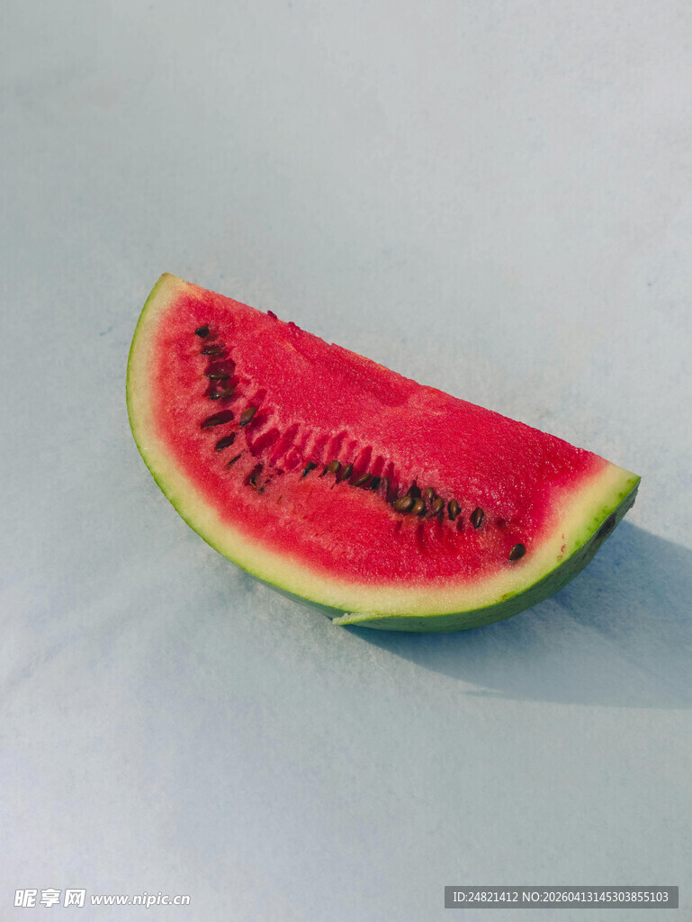 一片新鲜的红瓤西瓜