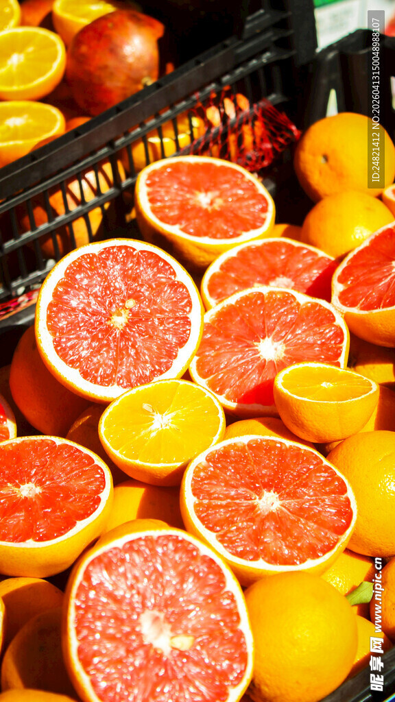 新鲜多汁的切片柑橘类水果