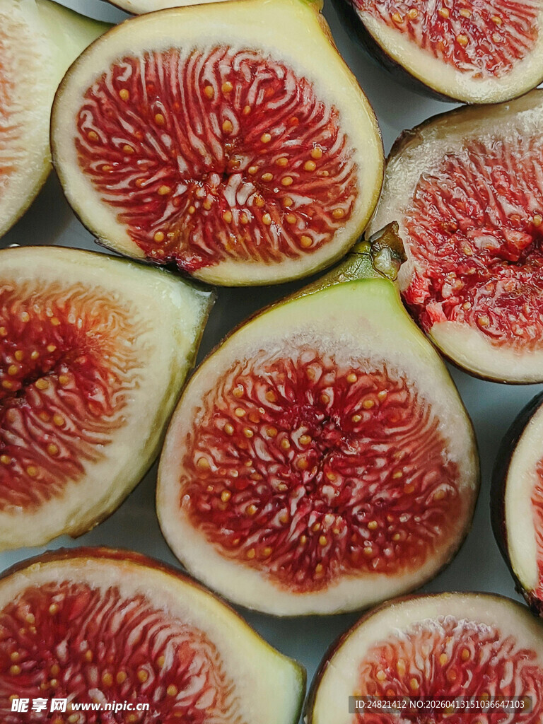 切开的新鲜无花果