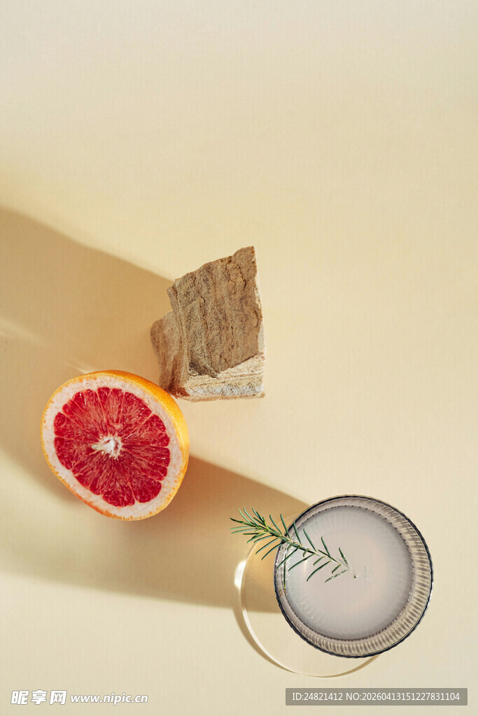 水果与瓶罐组合