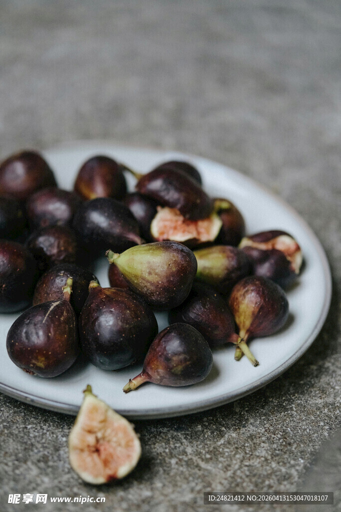 一盘新鲜无花果