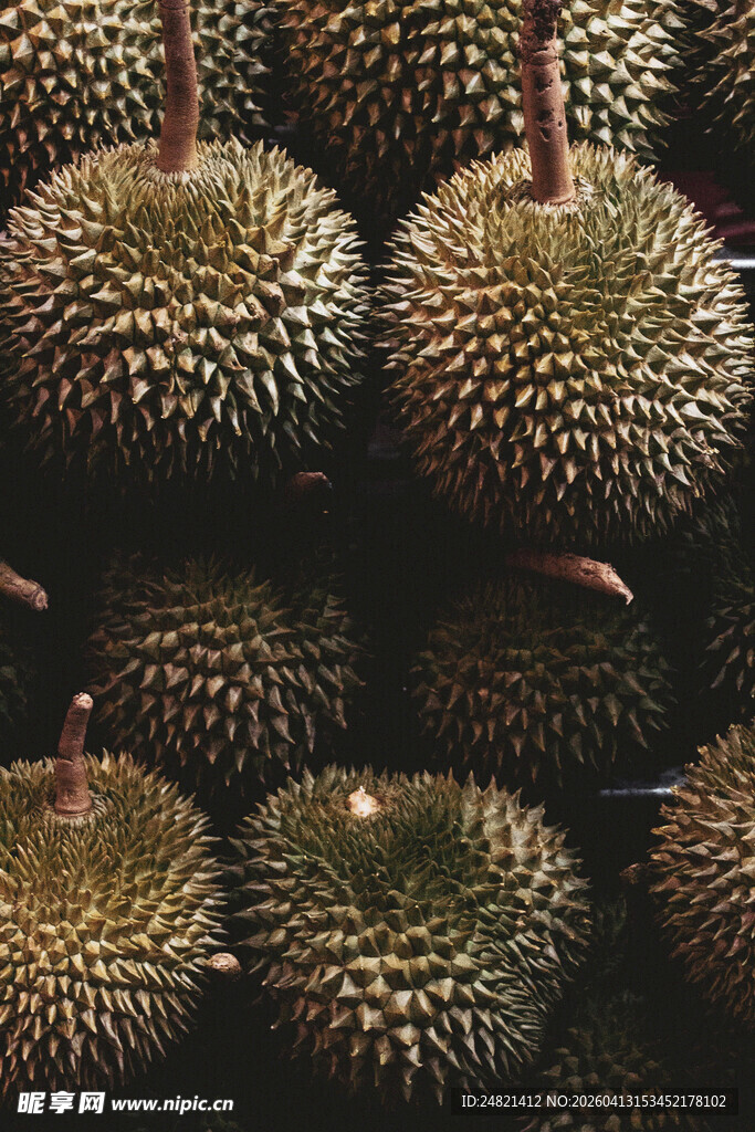 堆叠的新鲜榴莲