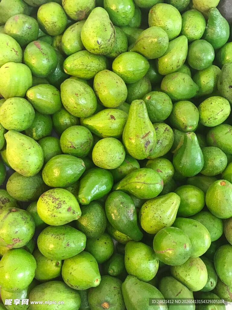 一堆鲜绿的青果