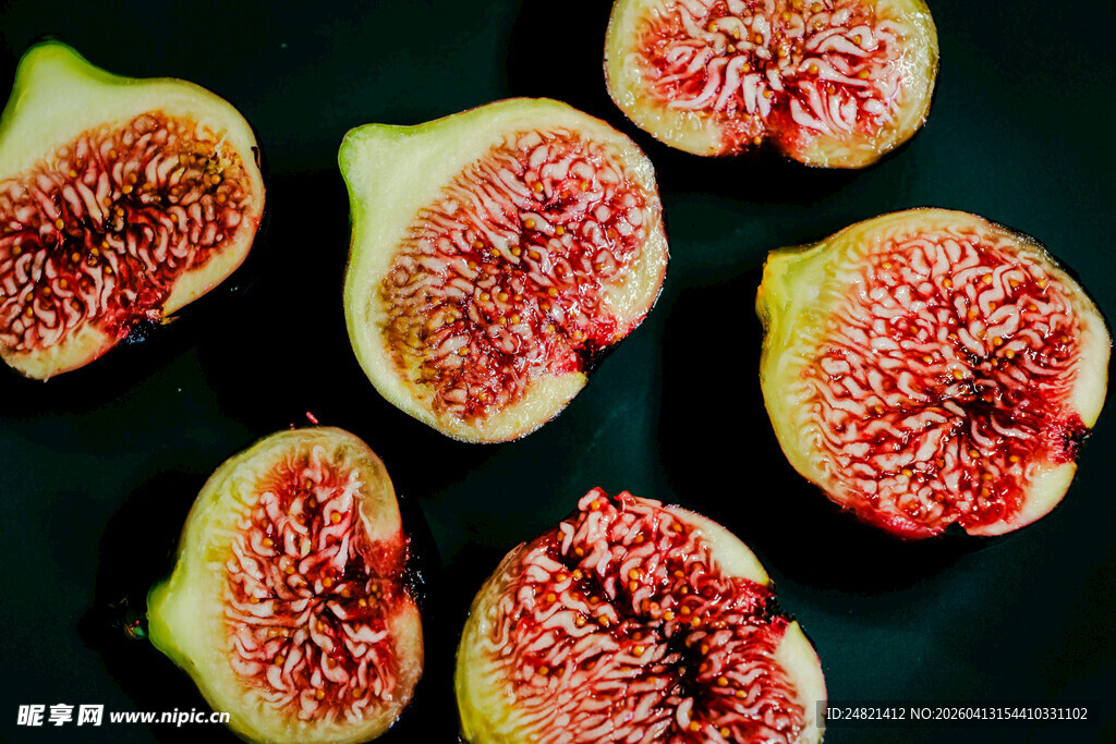 切开的新鲜无花果展示
