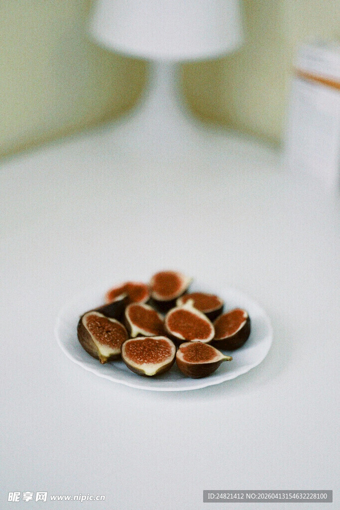 盘子里的美味巧克力饼干