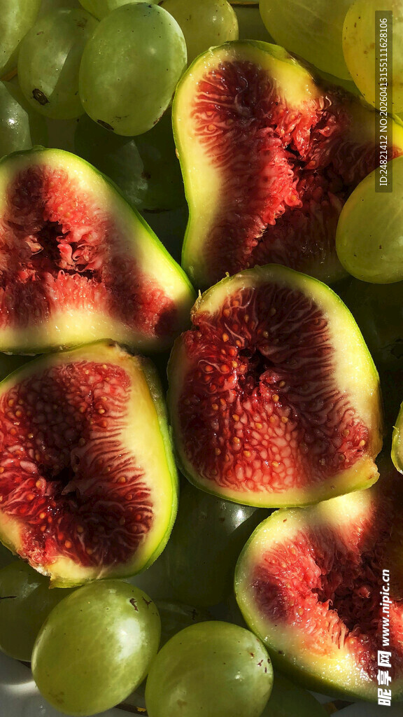 新鲜无花果与青葡萄组合