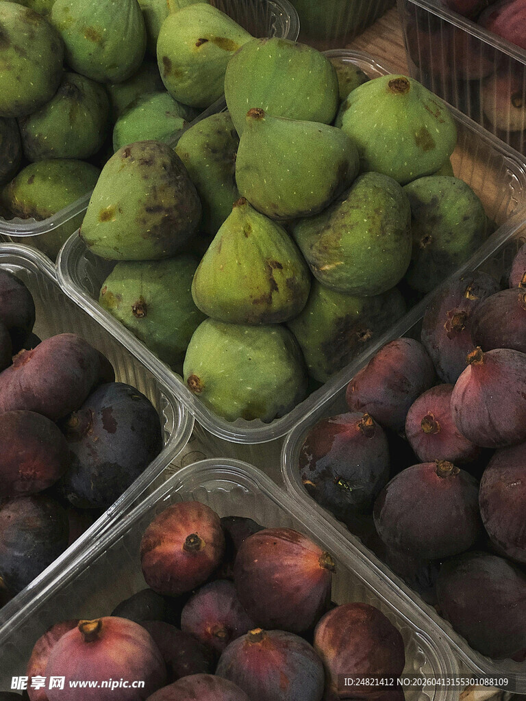 新鲜多样无花果待售