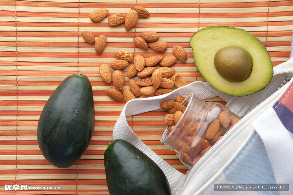 牛油果与坚果的美味组合