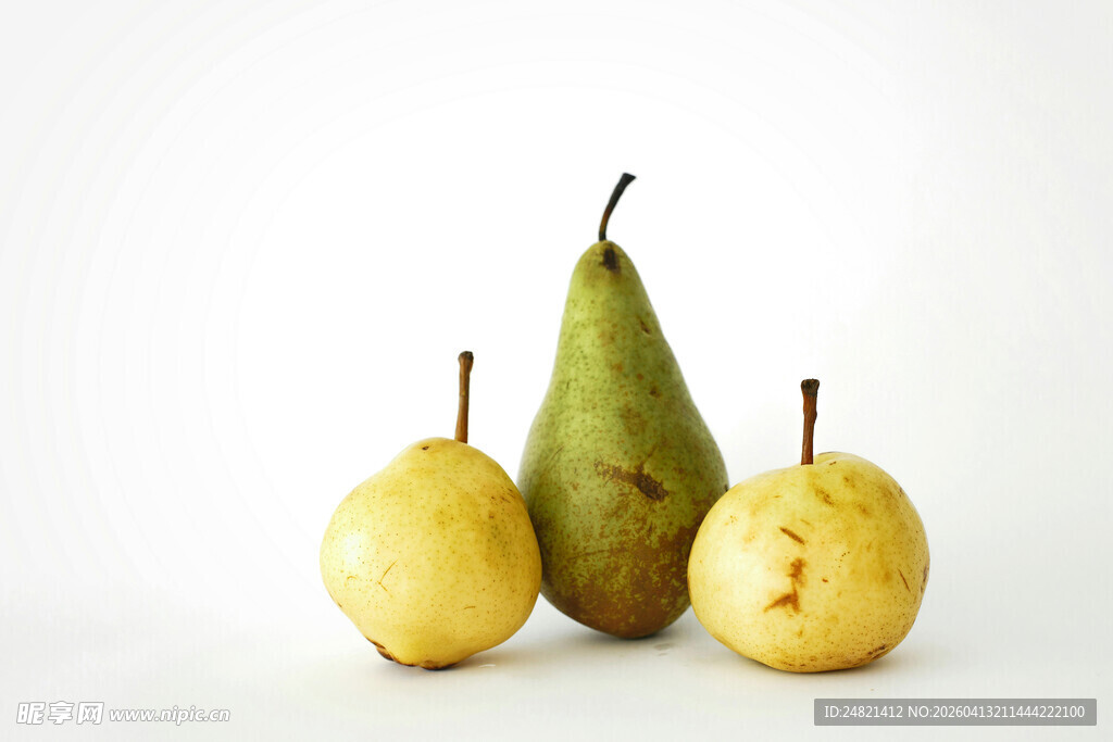 三个梨子静物摆拍