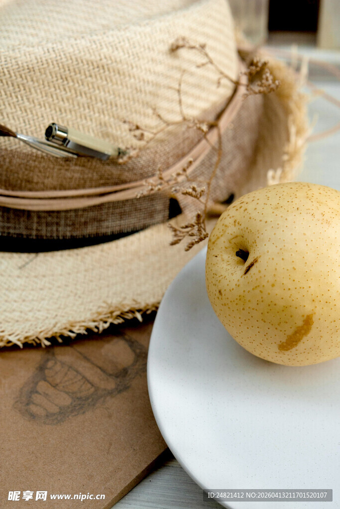 草帽旁的梨特写