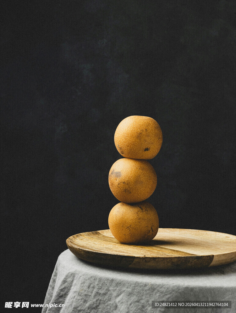 堆叠的黄澄澄水果