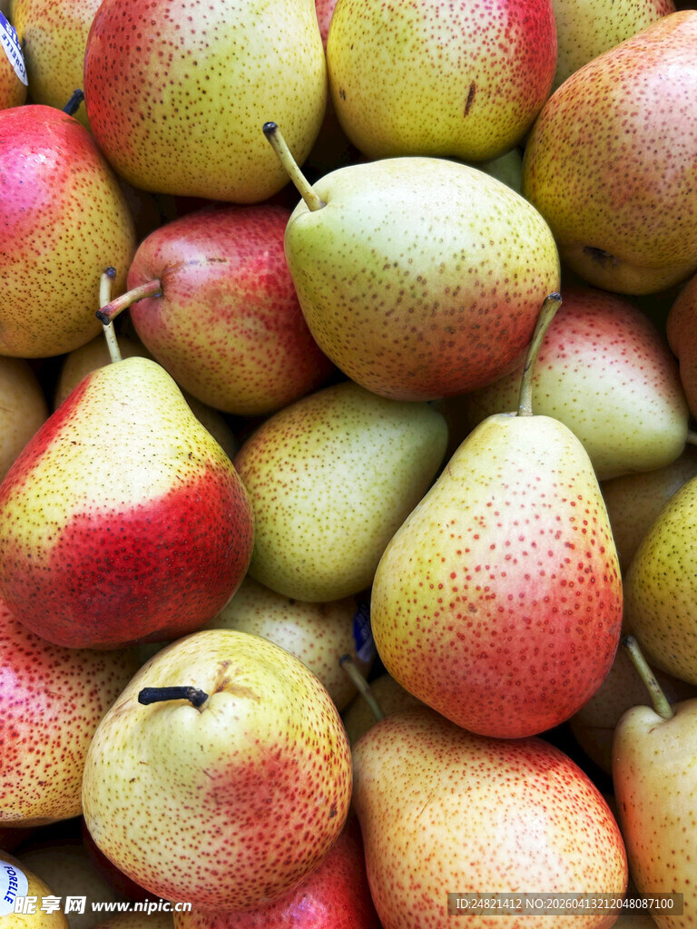多彩新鲜梨子堆叠