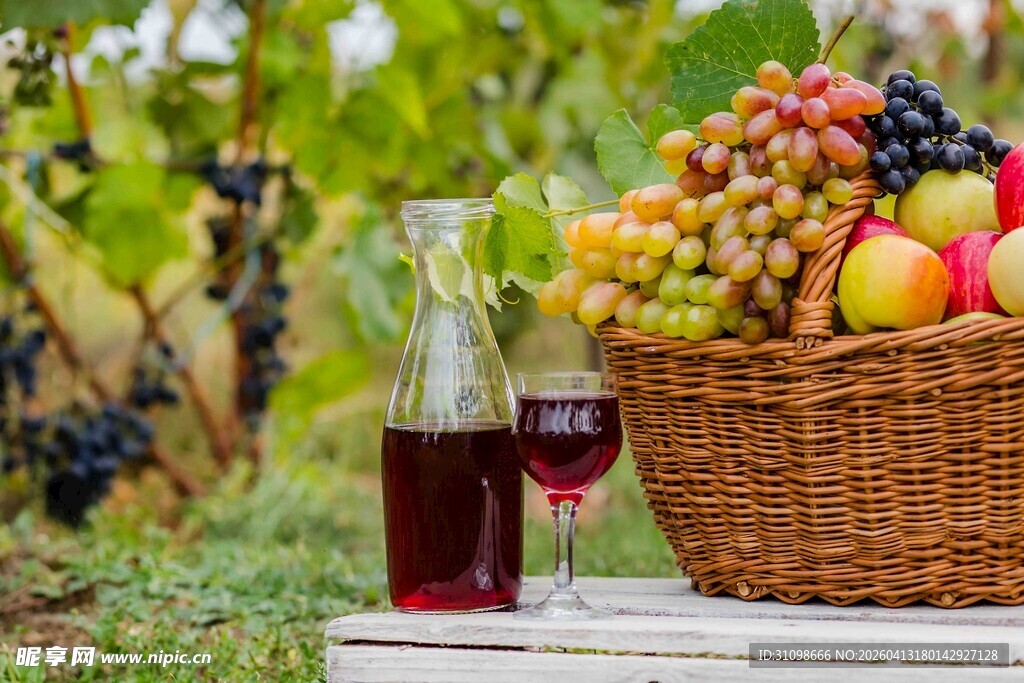 田园风果篮与红酒组合