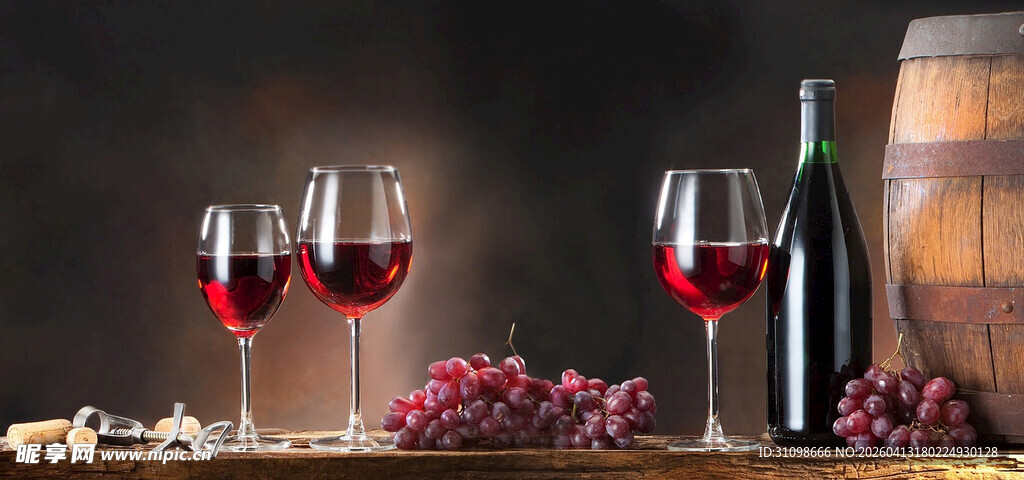 精致红酒与美食搭配场景