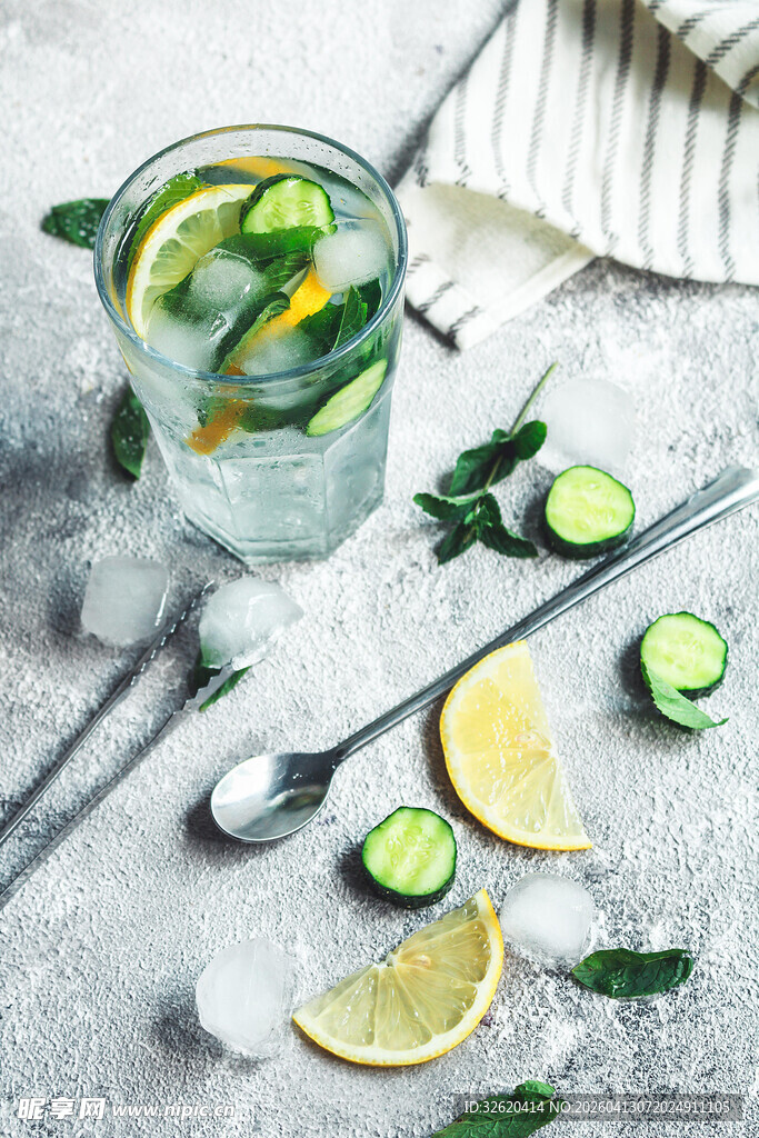 清凉薄荷青柠冰饮
