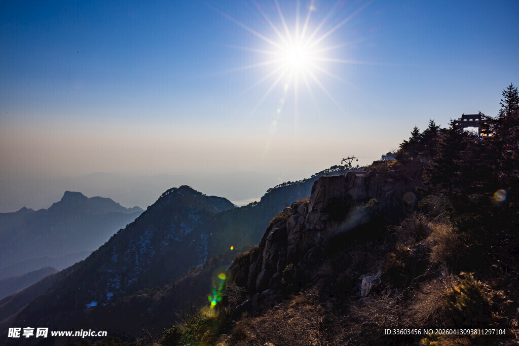 山顶日出美景