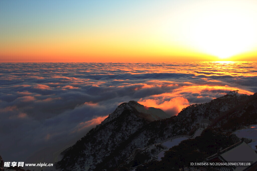 云海之上的壮丽日出