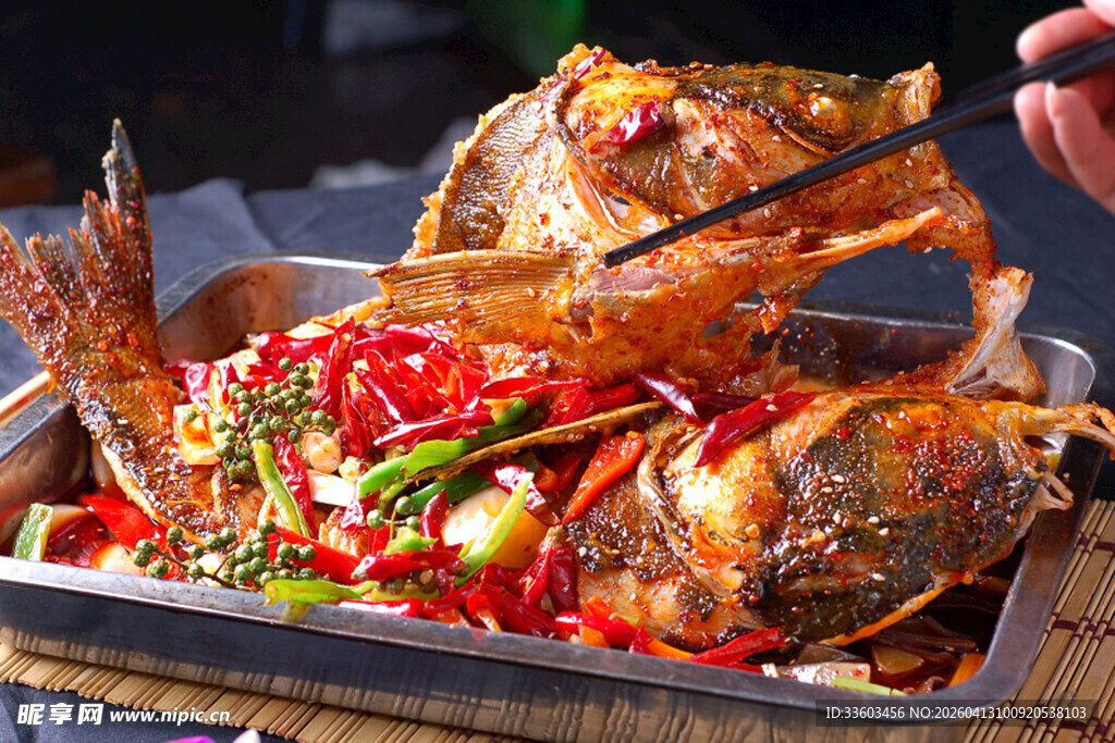美味香辣烤鱼诱人呈现