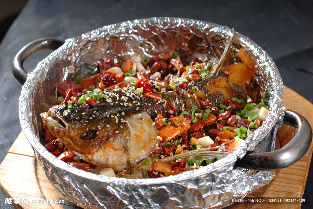 锡纸包裹的美味烤鱼