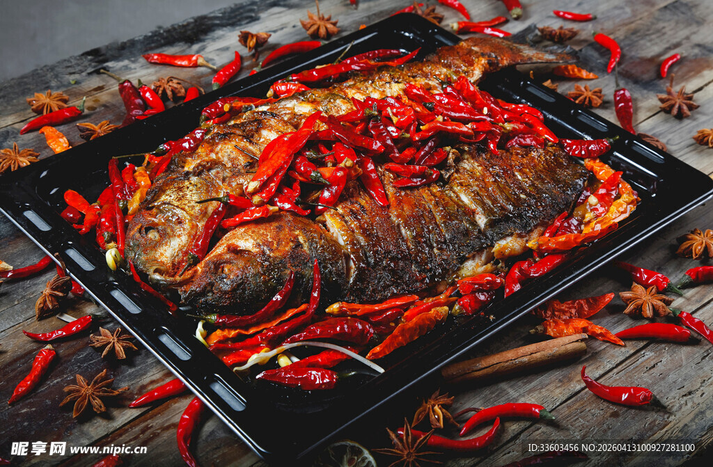 香煎鱼配红辣椒超诱人