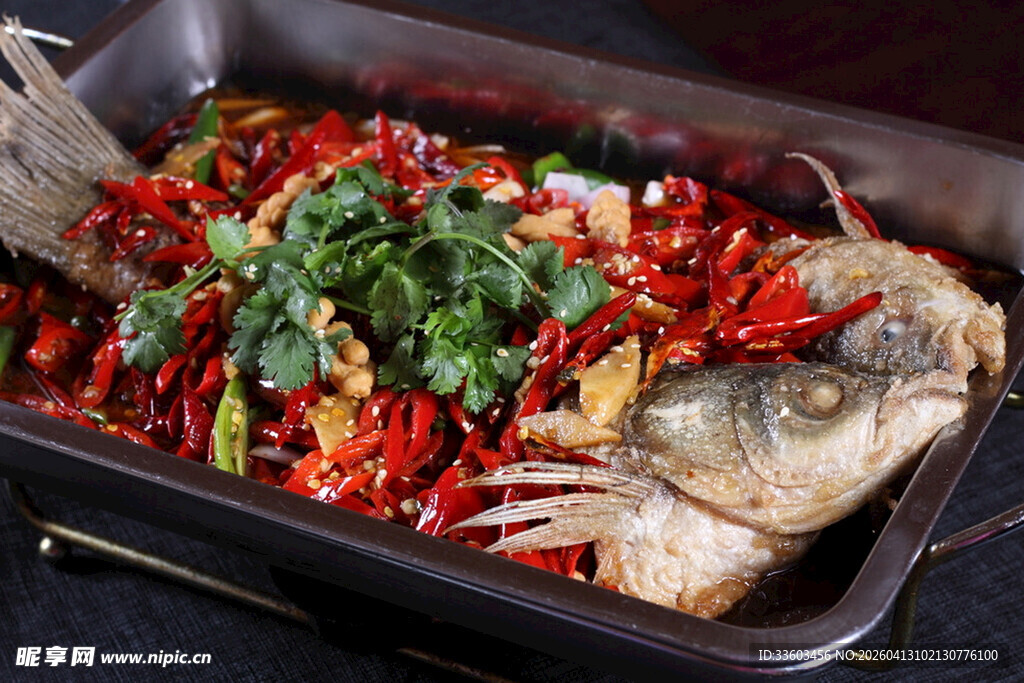 香辣烤鱼配丰富食材