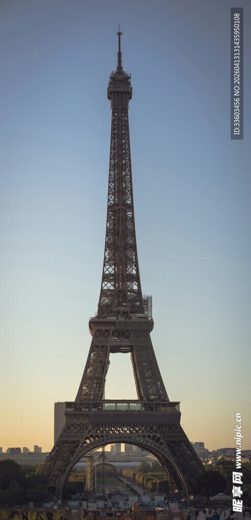 埃菲尔铁塔的黄昏美景