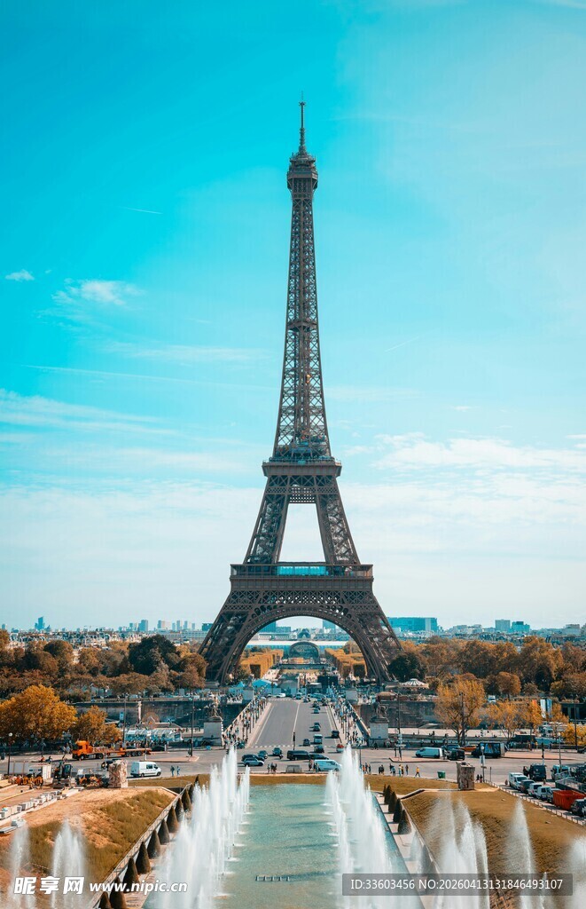 埃菲尔铁塔下的美丽景致