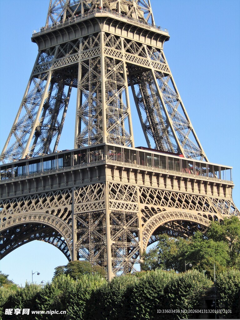 埃菲尔铁塔近景