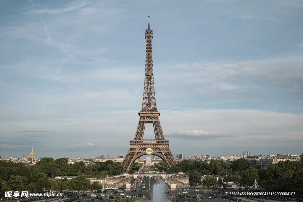 埃菲尔铁塔全景风光